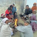 चिसो बढेसँगै आगोको सहारामा तराइका सर्वसाधारण