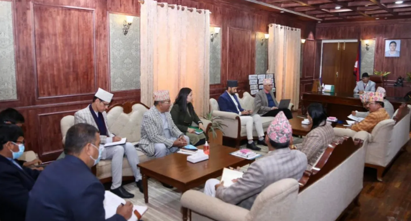 प्रधानमन्त्रीद्वारा निर्वाचन आयोगका पदाधिकारीसँग परामर्श