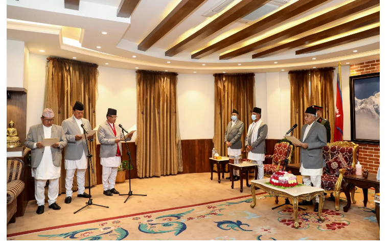 नवनियुक्त तीन मन्त्रीद्वारा शपथ