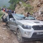 गुडिरहेको स्कार्पियोमाथि पहिरो खस्यो, तीन जनाको मृत्यु